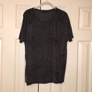 Grey cheetah print T shirt